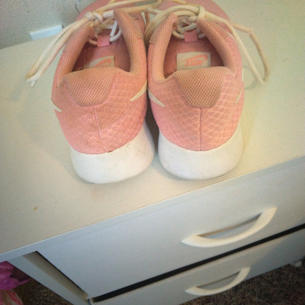 NIKE Women's Soft Pink Sneakers - Picture 5 of 6